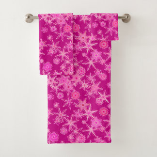 Moderne geometrische Schneeflocken, tiefes Fuchsie Badhandtuch Set