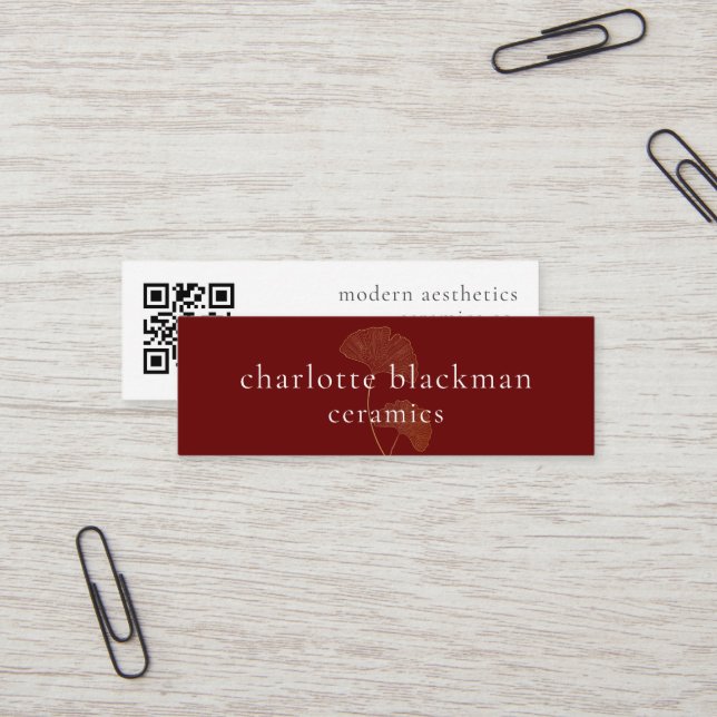 Moderne Gingko Leaf QR Code Mini Red Business Card Visitenkarte (Vorderseite/Rückseite Beispiel)