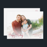 Moderne glückliche Ferien | Red Full Foto Feiertagspostkarte<br><div class="desc">Diese modernen glücklichen Ferien | Rote Vollpension Foto Postkarte ist perfekt für Ihr minimalistisches Shabby Chic boho rot und weiß Urlaub Gruß. Die minimale whimsical handgeschriebene Kalligraphie ist delikat und rustikal, bleibe elegant und elegant. Sie werden feststellen, dass alles über dieses Produkt bearbeitbar ist, also fühlen Sie sich frei, Bilder...</div>