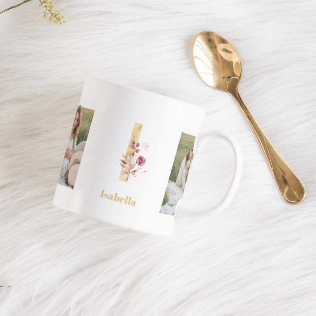 Moderne Gold-Blumen-Initiale I | Zweifoto-Monogram Kaffeetasse (Von Creator hochgeladen)