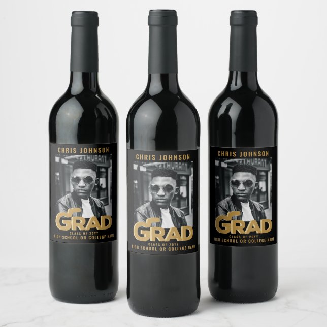 Moderne Gold Bold Typografy Graduation Party Weinetikett (Flaschen)