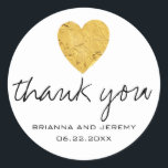 Moderne Gold Foil Heart Wedding Danke Stickers<br><div class="desc">Ein Foto eines Goldschmiedeherzes beginnt mit diesem sehr modernen Design. Vielen Dank ist unten geschrieben mit den Braut- und Bräutigam-Namen und dem darauf folgenden Hochzeitstag. Die Typografie ist sehr heute und schlank. Es hat ein lässiges Gefühl, dass diese sehr beliebt. Es ist einfach, diese Hochzeit anzupassen Dank Ihnen Aufkleber für...</div>