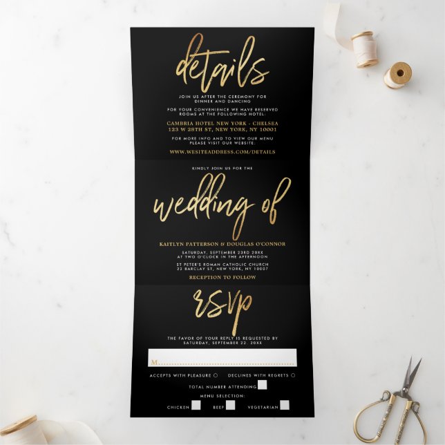 Moderne Gold Foil Script Wedding Suite Dreifach Gefaltete Einladung (Innenseite)
