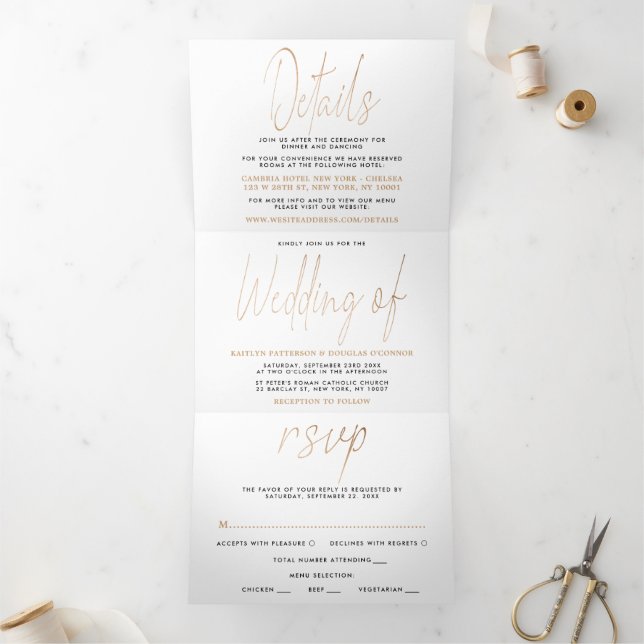 Moderne Gold Foil Script Wedding Suite Dreifach Gefaltete Einladung (Innenseite)