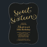 Moderne Gold Glitzer 16 . Geburtstag Geburtstagspa Einladung<br><div class="desc">Beginnen Sie Ihre eleganten Töchter 16 . Geburtstag Party direkt mit unserem wunderschönen Imitat Glitzer und extravaganten Drehbuch 16 . Geburtstag Party Einladung. Unsere stilvolle und zeitgenössische süße 16 Party Einladung bietet ein modernes Gold Glitzer Schriftart Set auf einem klassischen schwarzen Hintergrund Dreht die Einladung zu einem passenden Glitzer zurück...</div>