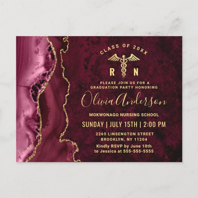 Moderne Gold Maroon RN Graduation Party Einladung Postkarte (Vorderseite)