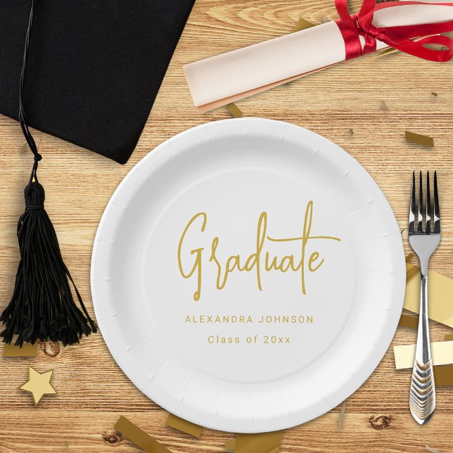 Moderne Gold Script Graduation Party Custom Pappteller (Trendy modern gold script graduation party custom white paper plate With graduate name ands class of)