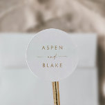 Moderne Gold Script-Hochzeitsskripte-Umschlag Aufk Runder Aufkleber<br><div class="desc">Diese modernen Hochzeitszitate sind perfekt für eine minimalistische Hochzeit. Das schlichte gelbe goldene Design zeichnet sich durch eine einzigartige industrielle Schrift mit modernem boho Stil aus. Anpassbar in jeder Farbe. Behalt das Design minimal und elegant, wie es ist, oder personalisiere es durch Hinzufügen von eigenen Grafiken und Kunstwerken. Personalisieren Sie...</div>