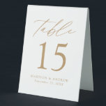 Moderne Gold Wedding Tischnummer Tischaufsteller<br><div class="desc">Trendy, minimalistische Zeltschilder mit moderner Goldschrift und "Table" in moderner Kalligraphie-Schrift. Die Tischnummer ist in einem modernen Stil gehalten. Das Design weist einen weißen Hintergrund oder eine Farbe Ihrer Wahl auf. Das Design wiederholt sich auf der Rückseite. Um die Tischnummer Zeltschilder zu bestellen: Personalisieren Sie Ihre Namen, das Hochzeitsdatum und...</div>