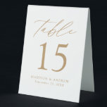 Moderne Gold Wedding Tischnummer Tischaufsteller<br><div class="desc">Trendy, minimalistische Zeltschilder mit moderner Goldschrift und "Table" in moderner Kalligraphie-Schrift. Die Tischnummer ist in einem modernen Stil gehalten. Das Design weist einen weißen Hintergrund oder eine Farbe Ihrer Wahl auf. Das Design wiederholt sich auf der Rückseite. Um die Tischnummer Zeltschilder zu bestellen: Personalisieren Sie Ihre Namen, das Hochzeitsdatum und...</div>