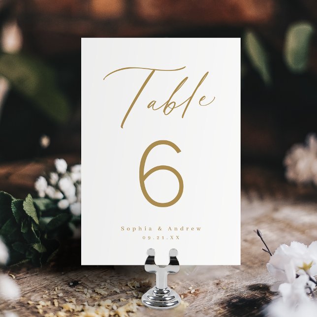 Moderne, goldene Hochzeitsschrift Tischnummer (Gold elegant modern script minimalist wedding table number card)