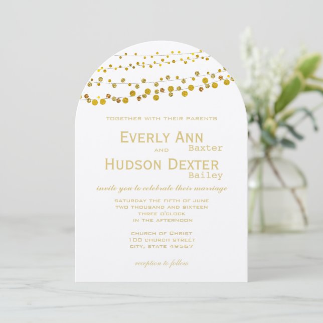 Moderne goldene Tones Garland Hochzeit Einladung (Stehend Vorderseite)