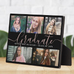 Moderne Graduate Script Foto Collage Keepake Fotoplatte<br><div class="desc">Eleganter und moderner Script-Abschluss,  dieser individuelle Name,  die Schule und die Klasse der...  Foto Collage Design macht eine schöne Anzeige für Ihre Lieblings-Senior-Bilder. Großes Geschenk für Ihren Absolvent,  Eltern,  Großeltern oder alle anderen liebevollen Familienmitglieder,  die stolz auf den neuen Absolvent sind! Das ist die hübsche Schwarz-Rosa-Version.</div>