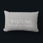 Moderne, grau-farbene Monogramm-Familienname Lumba Lendenkissen<br><div class="desc">Moderner,  grau-grau Familienname Lumbar Pillow. Sie können den Text einfach ändern und Ihren Namen hinzufügen.</div>