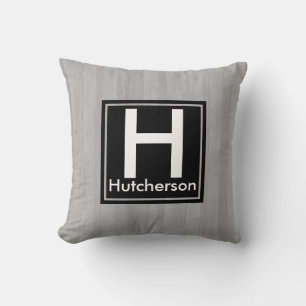 Moderne graue Holzplanks Square Black Monogram Kissen