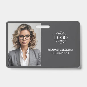 Moderne graue minimalistische Unternehmensmitarbei Ausweis