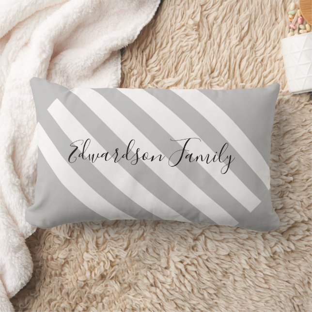 Moderne graue Streifen, Familienname Monogramm Lendenkissen (Decke)