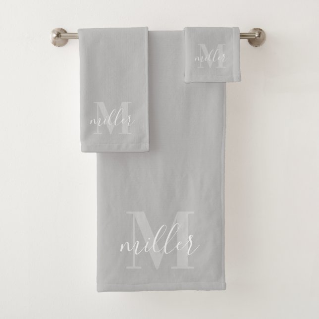 Moderne Gris Nom de famille personnalisé Monogramm (En situation)
