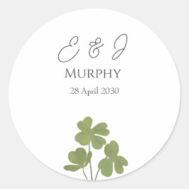 Moderne grüne Irische Leaf Clover Wedding Runder Aufkleber