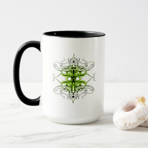 Moderne grüne keltisch inspirierte Stammes-Tätowie Tasse