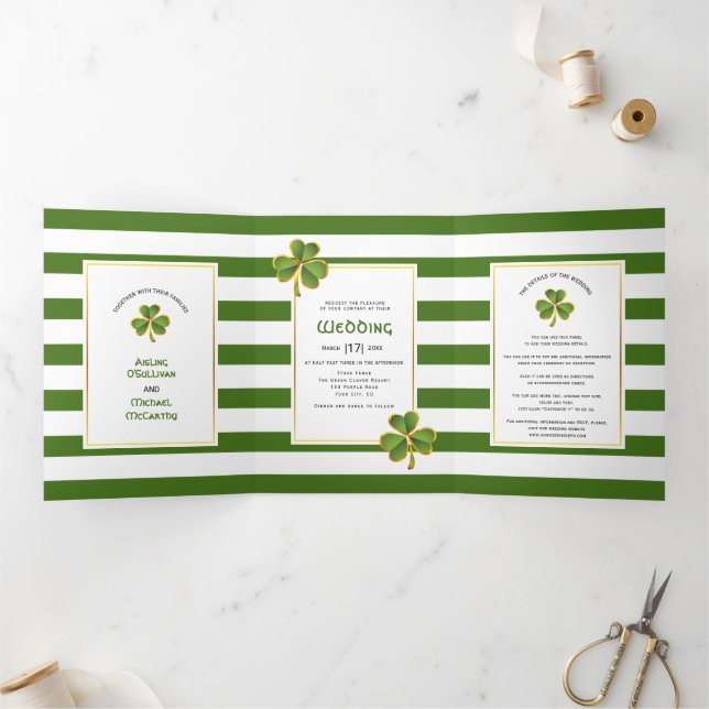 Moderne grüne, weiße Streifen Irish Klee Hochzeit Dreifach Gefaltete Einladung (Innenseite)
