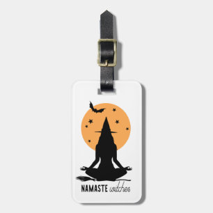 Moderne Halloween-Yoga-Hexe Gepäckanhänger