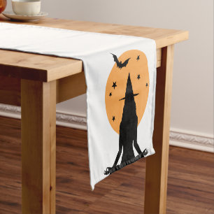 Moderne Halloween-Yoga-Hexe Kurzer Tischläufer