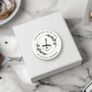 Moderne Handarbeit mit Liebe Herzbäckerei Runder Aufkleber