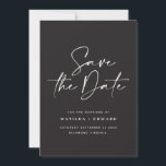 Moderne handgeschriebene Hochzeitsankündigung Save The Date<br><div class="desc">Moderne klassische Typografie kühn Hochzeit speichern die Dattelkarte. Mit moderner,  eleganter Typografie und gestreiftem Backer-Design. Farben können individuell angepasst werden.</div>