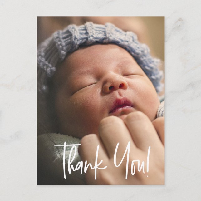 Moderne Handschrift Baby Foto Geburtsankündigung Postkarte (Vorderseite)