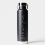 Moderne Handschrift Black Wedding Water Flasche Ge<br><div class="desc">Moderne Handschrift Black Wedding Water Flasche Geschenk. Persönlich gestalten Sie diese stilvolle Wasserflasche mit Ihrem individuelle Name.</div>