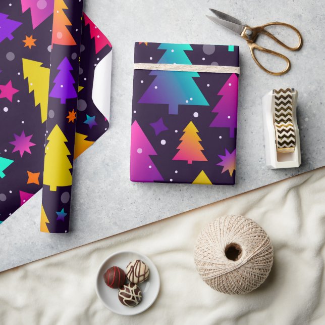 Moderne, helle, farbenfrohe Weihnachtsbaumen Geschenkpapier (Kunsthandwerk)