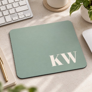 Moderne hellgrüne Monogramm-Initialen personalisie Mousepad