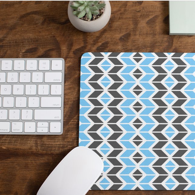 Moderne himmelblaue dunkelgraue Fischgrät-Geometri Mousepad (Von Creator hochgeladen)