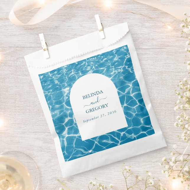 Moderne Hochzeit am Blue Ocean Beach Geschenktütchen (Ausgeschnitten)