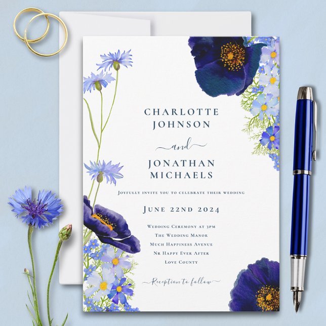 Moderne Hochzeit der Navy Blue Elegante Wildblume Einladung (Modern wildflower blue wedding invitation with watercolor florals and elegant typography )