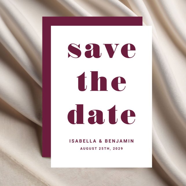 Moderne Hochzeit der roten Typografie in Burgund Save The Date (Modern Burgundy Red Typography Wedding Save The Date)