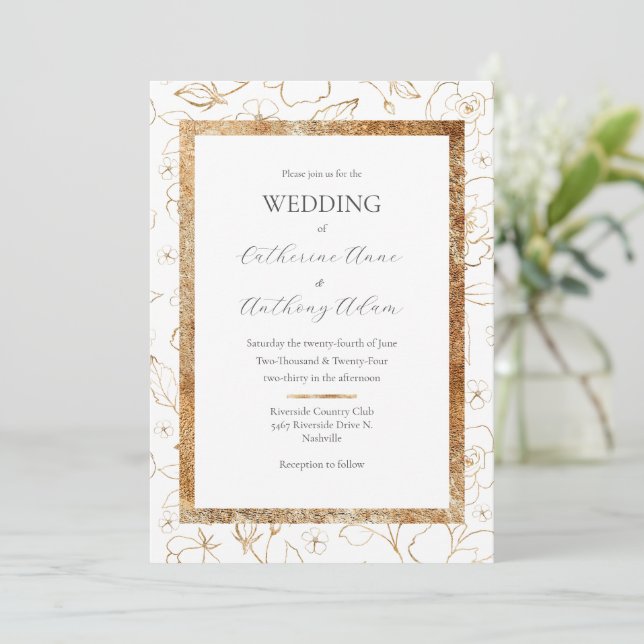 Moderne Hochzeit mit Gold Floral Einladung (Stehend Vorderseite)