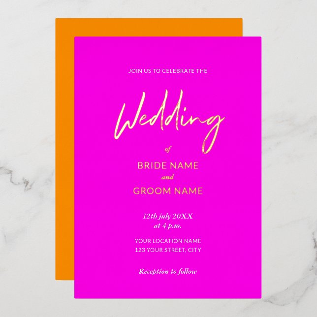 Moderne Hochzeit mit rosa Orange Script Folieneinladung (Vorderseite/Rückseite)