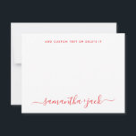 Moderne Hochzeit Stilvolle Schrift Elegant Minimal Mitteilungskarte<br><div class="desc">Moderne Hochzeit stilvolle Schrift elegante minimalistische Karte in rot und weiß typo mit Namen der Familie des Paares in handgeschriebener Kalligrafie und personalisiertem Text in Standard-Klassiker-Sans-Serif-Schriftart. Perfekt für Rspv und Hochzeitseinladungen.</div>
