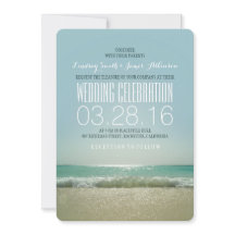 Moderne Hochzeiten am Strand mit aquamarinem Meer