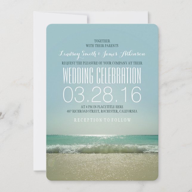 Moderne Hochzeiten am Strand mit aquamarinem Meer Einladung (Vorderseite)