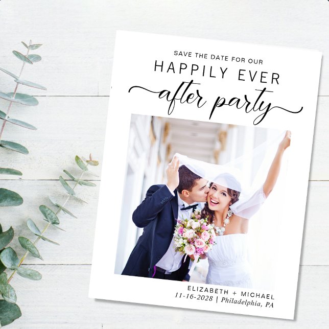 Moderne Hochzeitsempfehlung Save the Date für Foto Ankündigungspostkarte (A stylish save the date announcement for a reception to celebrate your elopement or private wedding)