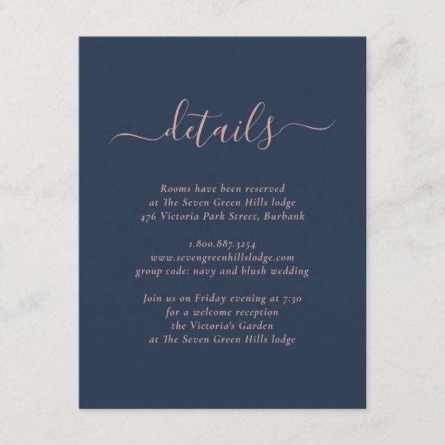 Moderne Hochzeitskarte für Navy Blue und Blush Begleitkarte (Vorderseite)
