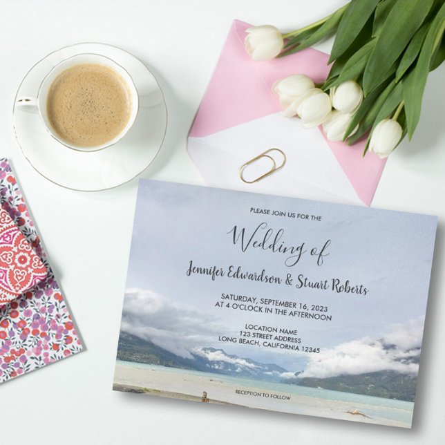 Moderne Hochzeitssommer Einladung (Rustic modern beach mountain wedding invitation.)