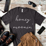 Moderne Honeymoon Vibes Newlywed Verlobung Bridge T-Shirt<br><div class="desc">Moderne Honeymoon Vibes Newlywed Verlobung Bridge T - Shirt</div>