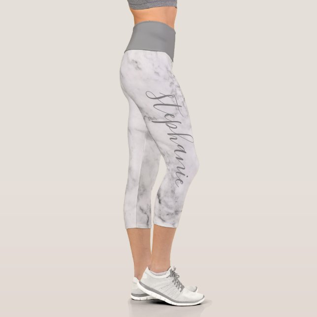 Moderne Imitate Muster mit Girly-Script-Namen Capri Leggings (Rechts)