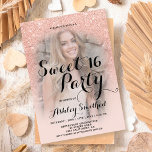 Moderne Imitate Rose Gold Glitzer ombre Foto Sweet Einladung<br><div class="desc">Moderne,  hübsche Imitate Rose Gold Glitzer Dusche ombre mit pastellrot Rosa Farbe Block Sweet 16 Geburtstagsfeier Einladung mit Ihrem individuellen Foto mit Rose goldfarbenen ombre Muster verblassen auf einem rosa Hintergrund. Perfekt für eine Prinzessin 16 . Geburtstag,  perfekt für sie,  die modische,  die moderne Muster und Glanz Liebe</div>