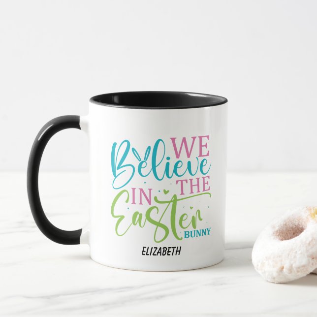 Moderne Kalligrafie Ostern Sonnige Tasse (Mit Donut)