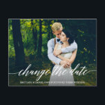 Moderne Kalligrafie-Skripte ändern das Date-Foto Postkarte<br><div class="desc">Moderne Kalligrafie-Skripterstellung verändern Das Datum Hochzeit verzögert Paar Foto Postkarte</div>